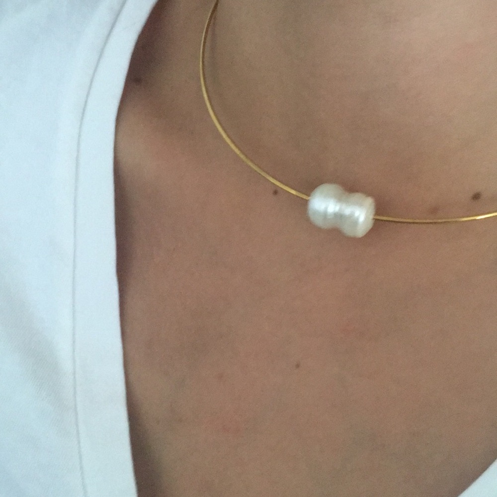 Necklace -chocker  cultured Baroque pearl.